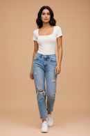 Body Off White - Modelo Fundo Bege