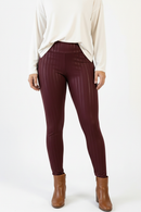 Legging 3D Peluciada Bordô - Modelo Fundo Branco